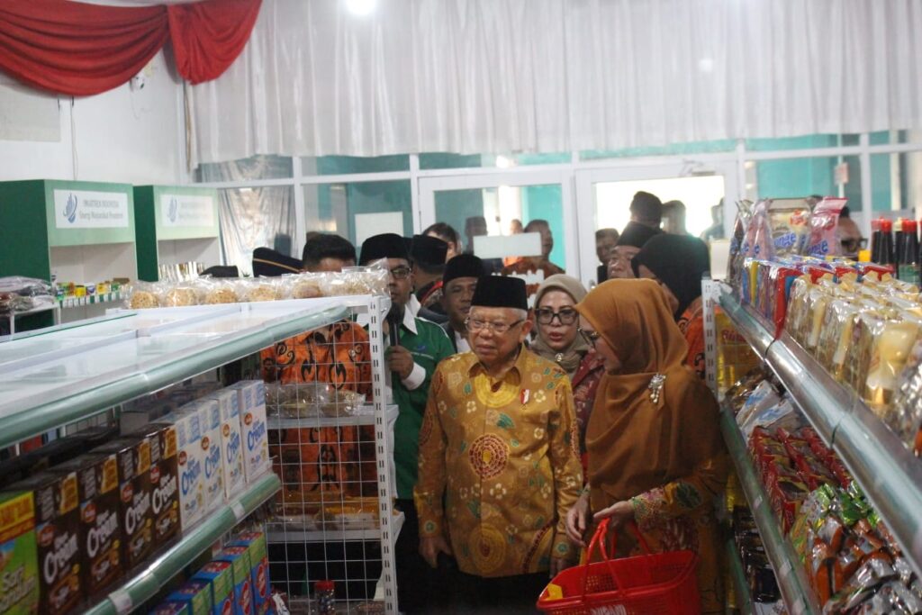 Gambar Kick Off Program Smartren (Minimarket Pesantren) oleh Wakil Presiden RI untuk Pemberdayaan Masyarakat Pesantren 74